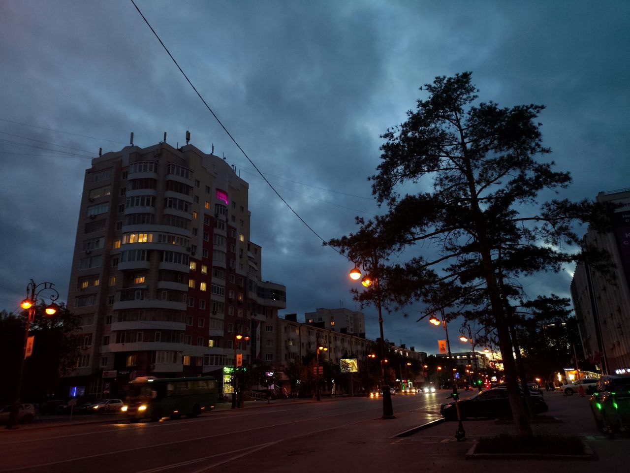 Фонари Тюмени вечером